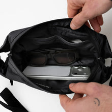Carica l'immagine nel visualizzatore di Gallery, Got Bag Adapt Sling Bag Black