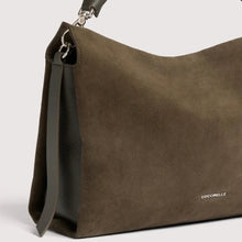 Carica l'immagine nel visualizzatore di Gallery, Coccinelle Boheme Suede Bimaterial Medium Fango/Fango