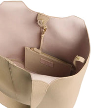 Carica l'immagine nel visualizzatore di Gallery, Coccinelle C-Easy Large Sandshell