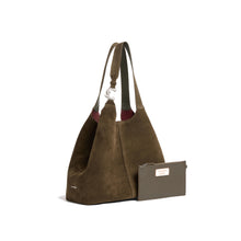 Carica l'immagine nel visualizzatore di Gallery, Coccinelle C-Easy Large Suede Fango/Fango