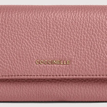 Carica l'immagine nel visualizzatore di Gallery, Coccinelle Portafoglio Metallic Soft Con Patta Winter Rose