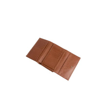 Carica l'immagine nel visualizzatore di Gallery, Coccinelle Portafoglio Metallic Soft Con Patta Cognac
