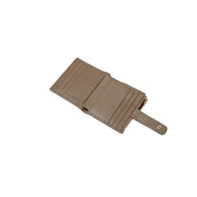 Carica l'immagine nel visualizzatore di Gallery, Coccinelle Portatessere Metallic Soft Medium Warm Taupe