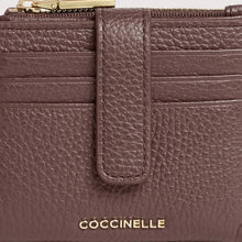 Carica l'immagine nel visualizzatore di Gallery, Coccinelle Portatessere Metallic Soft Medium Berry