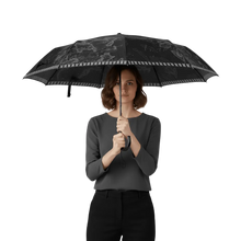 Carica l'immagine nel visualizzatore di Gallery, Alviero Martini 1^ Classe Mini Ombrello In Tessuto Stampa Geo Nero - STANGA Pelletteria
