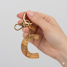 Carica l'immagine nel visualizzatore di Gallery, Alviero Martini 1^ Classe Portachiavi Geo Classic Lettera C P00C - STANGA Pelletteria