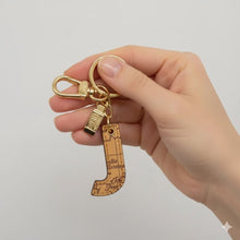 Carica l'immagine nel visualizzatore di Gallery, Alviero Martini 1^ Classe Portachiavi Geo Classic Lettera J P00J - STANGA Pelletteria