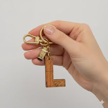 Carica l'immagine nel visualizzatore di Gallery, Alviero Martini 1^ Classe Portachiavi Geo Classic Lettera L P00L - STANGA Pelletteria