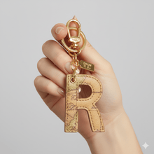 Carica l'immagine nel visualizzatore di Gallery, Alviero Martini 1^ Classe Portachiavi Geo Classic Lettera R P00R - STANGA Pelletteria