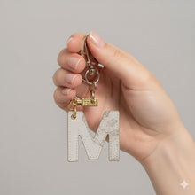 Carica l'immagine nel visualizzatore di Gallery, Alviero Martini 1^ Classe Portachiavi Geo White Lettera M P00M - STANGA Pelletteria