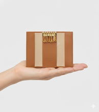 Carica l'immagine nel visualizzatore di Gallery, Alviero Martini 1^A Classe Astuccio Portachiavi Geo Classic W252 - STANGA Pelletteria