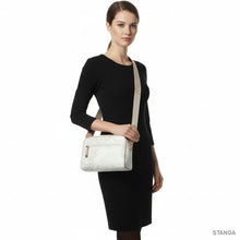 Carica l'immagine nel visualizzatore di Gallery, Alviero Martini 1^A Classe Borsa Geo Soft White Tracolla Reporter S003 - STANGA Pelletteria