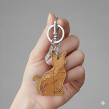 Carica l'immagine nel visualizzatore di Gallery, Alviero Martini 1^Classe Geo Classic Portachiavi a Gatto - STANGA Pelletteria