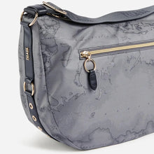 Carica l'immagine nel visualizzatore di Gallery, Alviero Martini 1^Classe Geo Soft Ranch Tracolla Mezzaluna Grande Geo Dark Grigio Scuro - STANGA Pelletteria