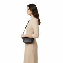 Carica l'immagine nel visualizzatore di Gallery, Alviero Martini 1^Classe Geo Soft Tracolla a Mezza Luna Piccola Black - STANGA Pelletteria