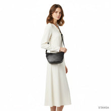 Carica l'immagine nel visualizzatore di Gallery, Alviero Martini 1^Classe Geo Soft Tracolla a Mezza Luna Piccola Black - STANGA Pelletteria