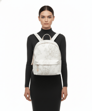 Carica l'immagine nel visualizzatore di Gallery, Alviero Martini 1^Classe Geo Soft White Zaino Ziparound - STANGA Pelletteria