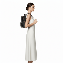 Carica l'immagine nel visualizzatore di Gallery, Alviero Martini 1^Classe Geo Soft Zaino Ziparound Black - STANGA Pelletteria