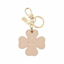 Carica l'immagine nel visualizzatore di Gallery, Alviero Martini 1^Classe Portachiavi a Forma di Quadrifoglio Geo White - STANGA Pelletteria