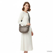 Carica l'immagine nel visualizzatore di Gallery, Borbonese Luna Bag Middle Op Natural/Black - STANGA Pelletteria