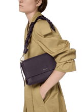 Carica l'immagine nel visualizzatore di Gallery, Coccinelle Boheme Double Small Prune/Ribes - STANGA Pelletteria