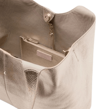 Carica l'immagine nel visualizzatore di Gallery, Coccinelle C - Easy Large Pale Gold - STANGA Pelletteria