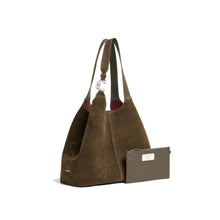 Carica l'immagine nel visualizzatore di Gallery, Coccinelle C-Easy Large Suede Fango/Fango - STANGA Pelletteria