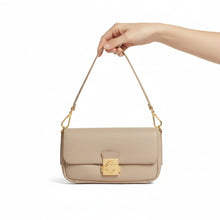Carica l'immagine nel visualizzatore di Gallery, Coccinelle C - Me Lock Medium Sandshell - STANGA Pelletteria