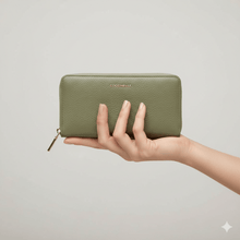 Carica l'immagine nel visualizzatore di Gallery, Coccinelle Metallic Soft Zip Around Greenery - STANGA Pelletteria