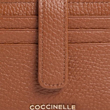 Carica l'immagine nel visualizzatore di Gallery, Coccinelle Portatessere Metallic Soft Medium Cognac - STANGA Pelletteria