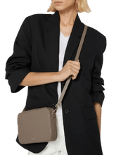 Carica l'immagine nel visualizzatore di Gallery, Coccinelle Tebe Mini Greenery - STANGA Pelletteria