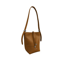 Carica l'immagine nel visualizzatore di Gallery, Gianni Chiarini Amelia Caramello - STANGA Pelletteria