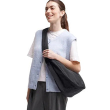 Carica l'immagine nel visualizzatore di Gallery, Got Bag Moon Bag Ruffle Black - STANGA Pelletteria