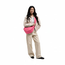Carica l'immagine nel visualizzatore di Gallery, Got Bag Moon Bag Ruffle Salina Pink - STANGA Pelletteria