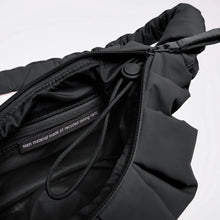 Carica l'immagine nel visualizzatore di Gallery, Got Bag Pleat Moon Bag Small Black - STANGA Pelletteria