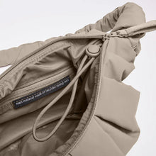 Carica l'immagine nel visualizzatore di Gallery, Got Bag Pleat Moon Bag Small Scallop - STANGA Pelletteria