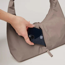 Carica l'immagine nel visualizzatore di Gallery, Got Bag T - Shape Bag Mini Oyster - STANGA Pelletteria