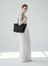 Carica l'immagine nel visualizzatore di Gallery, Patrizia Pepe Borsa (borsa di seconda mano) 2v7791a1z - STANGA Pelletteria