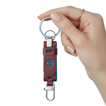 Carica l'immagine nel visualizzatore di Gallery, Piquadro Portachiavi con moschettone Blue Square Rosso - STANGA Pelletteria