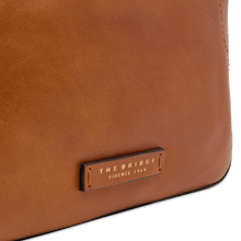 Carica l'immagine nel visualizzatore di Gallery, The Bridge Larissa Camera Case Cognac Oro - STANGA Pelletteria