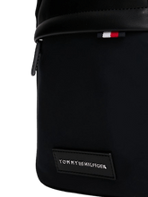 Carica l'immagine nel visualizzatore di Gallery, Tommy Hilfiger Borsa Reporter con Tracolla e Patch Logo Nero - STANGA Pelletteria