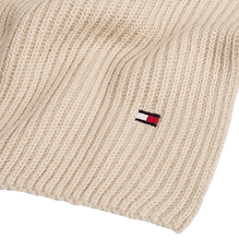 Carica l'immagine nel visualizzatore di Gallery, Tommy Hilfiger Sciarpa a Coste con Bandierina Ricamata Beige - STANGA Pelletteria