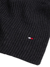 Carica l'immagine nel visualizzatore di Gallery, Tommy Hilfiger Sciarpa a Coste con Bandierina Ricamata Grigio Scuro - STANGA Pelletteria