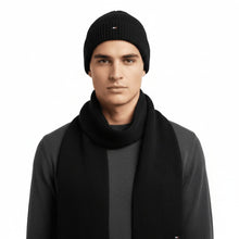Carica l'immagine nel visualizzatore di Gallery, Tommy Hilfiger Set Regalo Essential con Sciarpa e Berretto Nero - STANGA Pelletteria