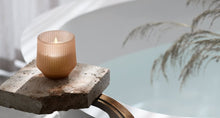 Carica l'immagine nel visualizzatore di Gallery, Uyuni Lighting Candela profumata in vetro, cera, grigio larghezza 8,5 x altezza 9,5 cm - STANGA Pelletteria