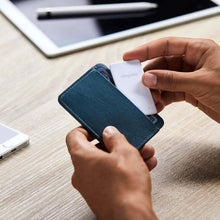 Carica l'immagine nel visualizzatore di Gallery, Chipolo Card White - STANGA Pelletteria