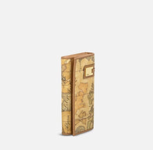 Carica l'immagine nel visualizzatore di Gallery, Geo Classic Portafogli grande Alviero Martini 1^A Classe - STANGA Pelletteria