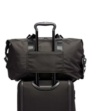 Carica l'immagine nel visualizzatore di Gallery, Tumi Alpha 3 Borsa Da Viaggio Double Expansion Black - STANGA Pelletteria