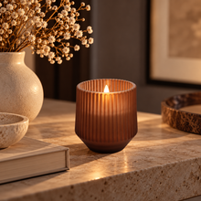 Carica l'immagine nel visualizzatore di Gallery, Uyuni Lighting Candela In Vetro Fragranza Legno/Miele/Tonka Marrone
