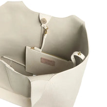 Carica l'immagine nel visualizzatore di Gallery, Coccinelle C-Easy Large Pearl
